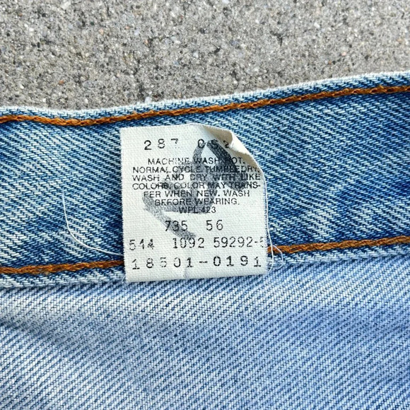 Vintage 90s Medium Wash Red Tab Levi's. Made in USA. 25"W - Picture 8 of 8